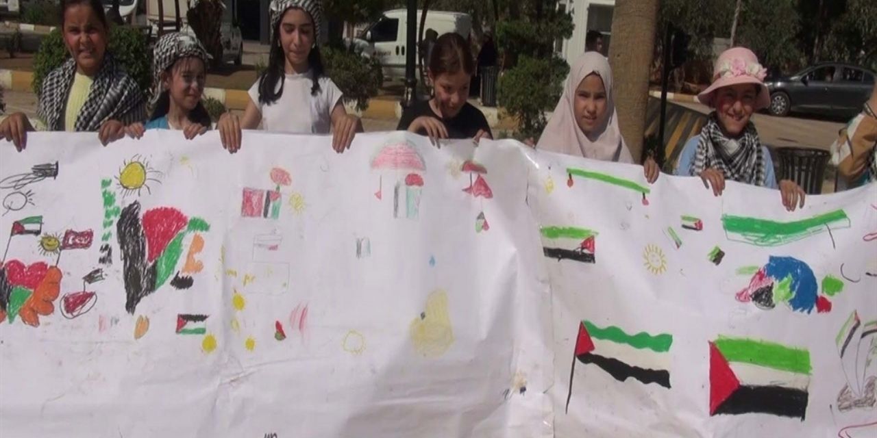 Filistinli çocuklar için çizdiler