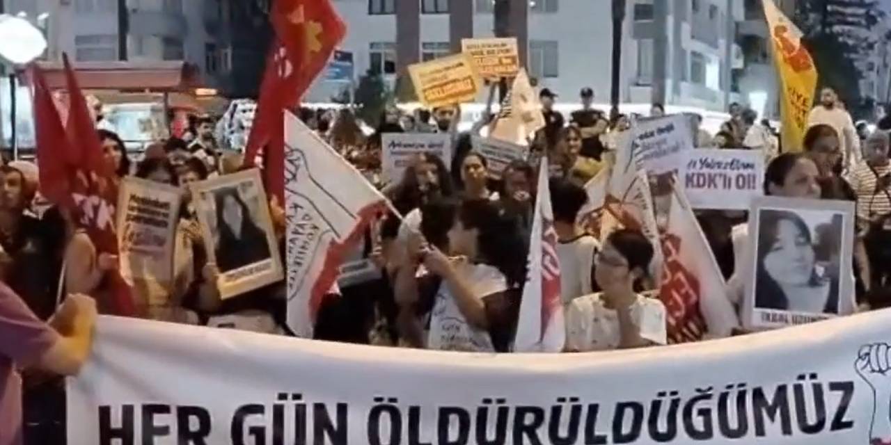 Mersin'de kadın cinayetleri protesto edildi