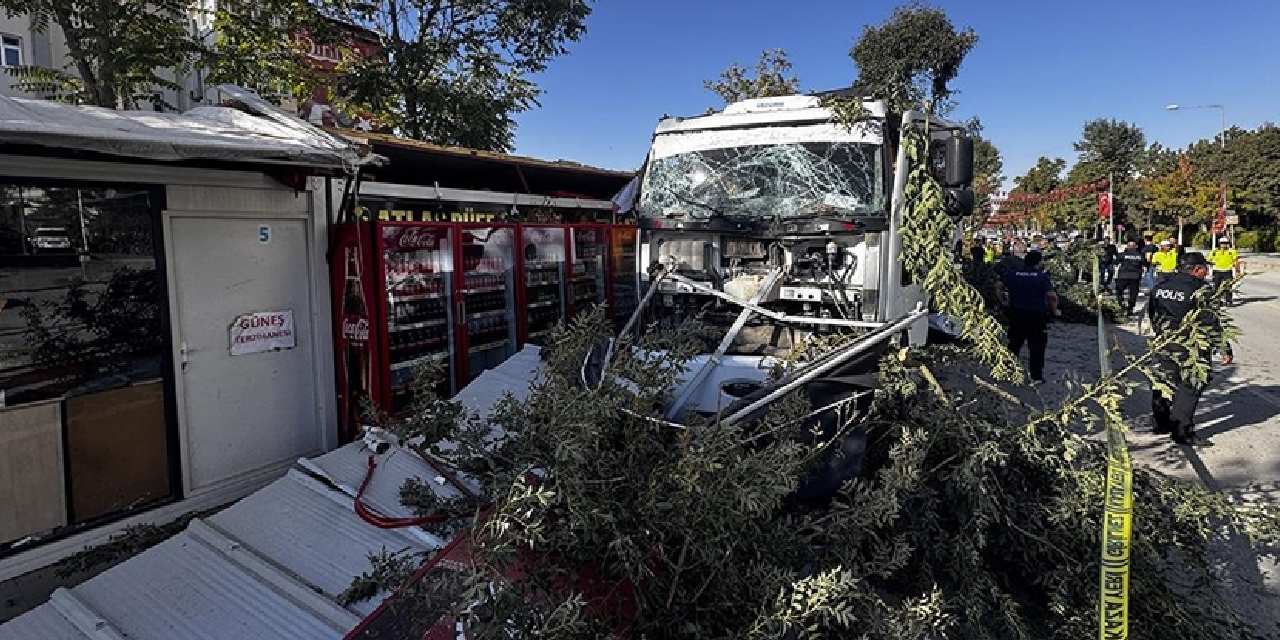 Freni arızalanan kamyon dehşet saçtı!