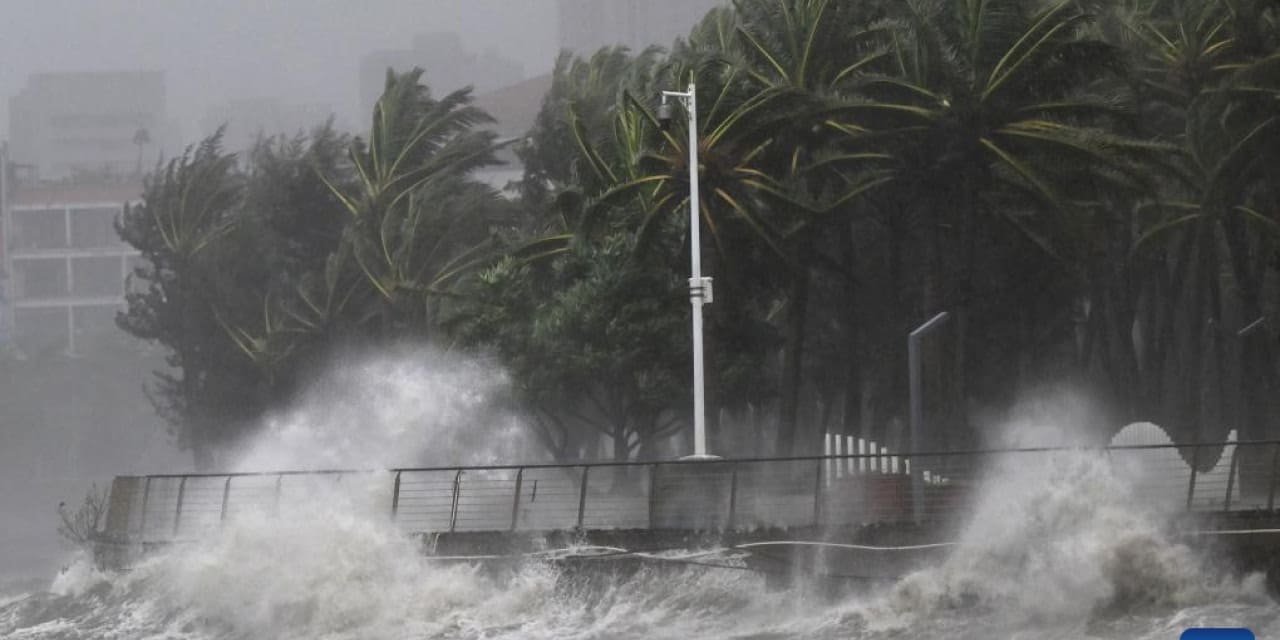 Matmo Tayfunu geliyor! Yüz binler tahliye edildi