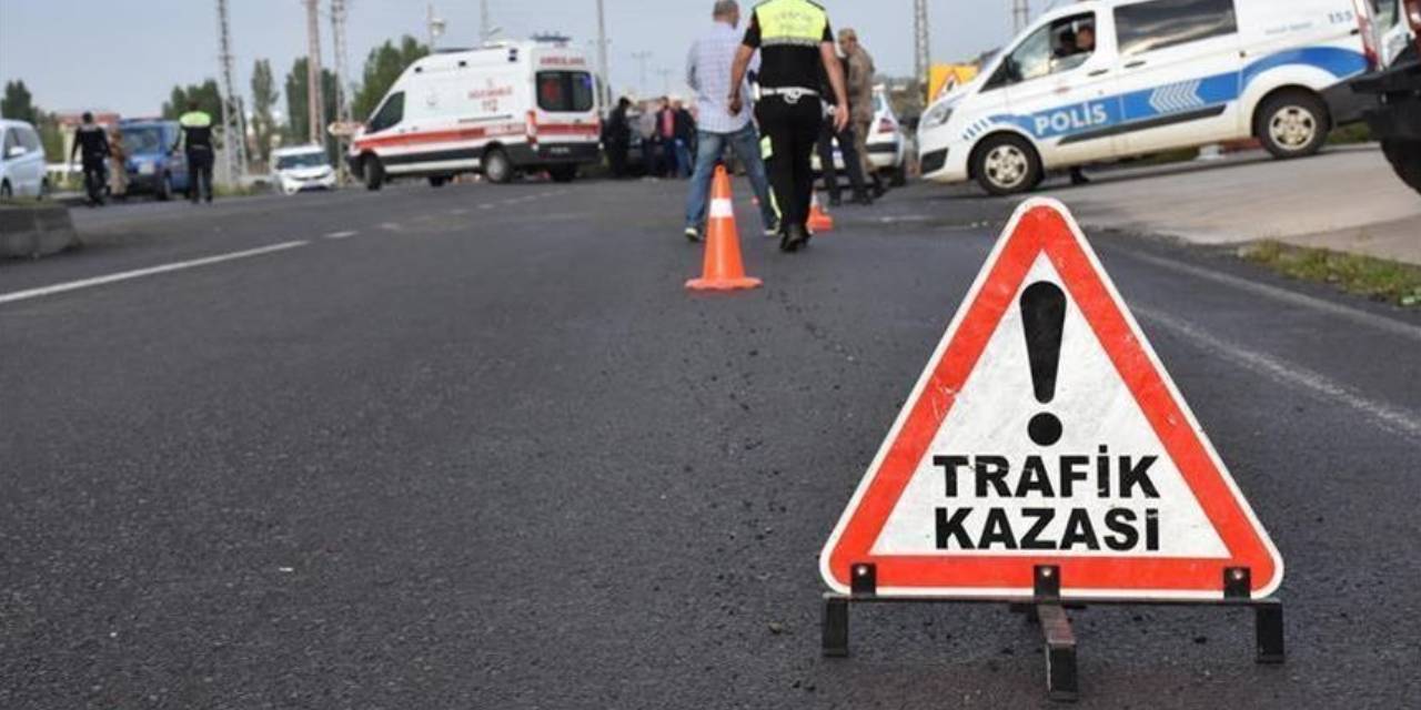 Sakarya'da iki otomobil çarpıştı: 3 yaralı