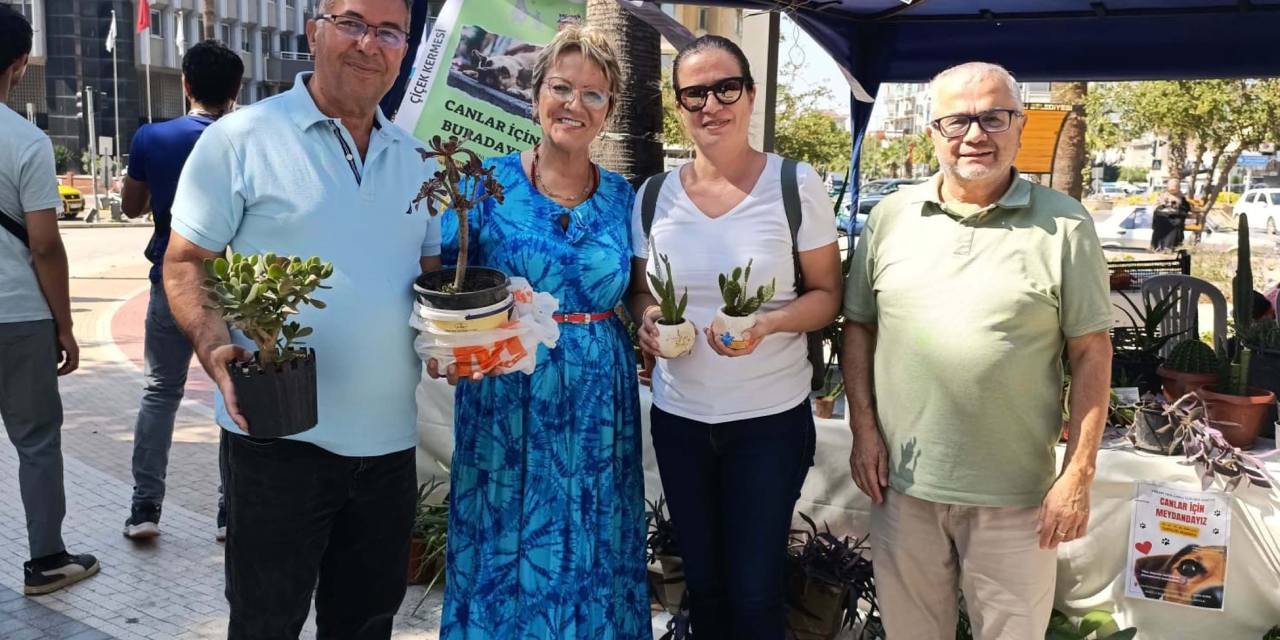 Kaktüsleriyle hayata dokundu