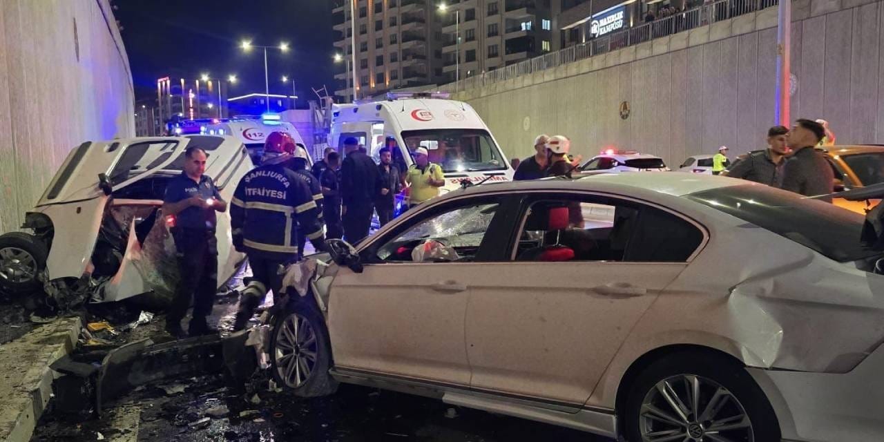 Şanlıurfa'da zincirleme kaza: Genç sürücü kurtarılamadı