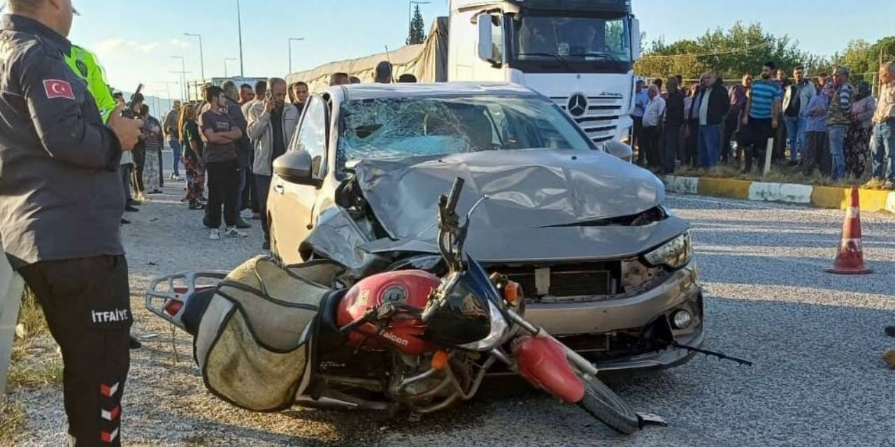 Otomobille motosiklet çarpıştı: Sürücü kurtarılamadı