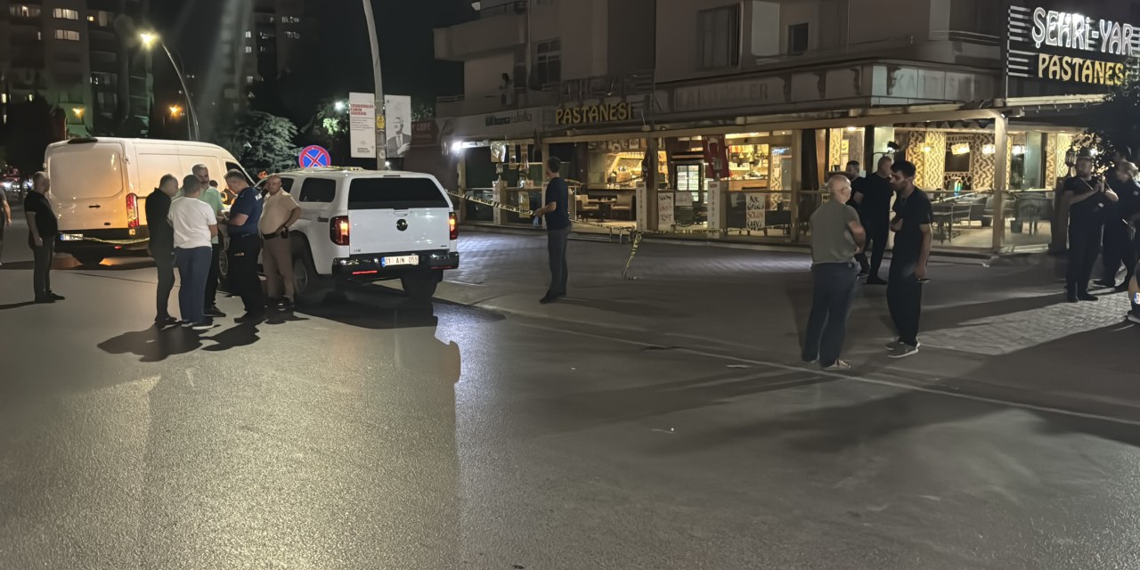 Adana'da pastaneye el bombalı saldırı girişimi!