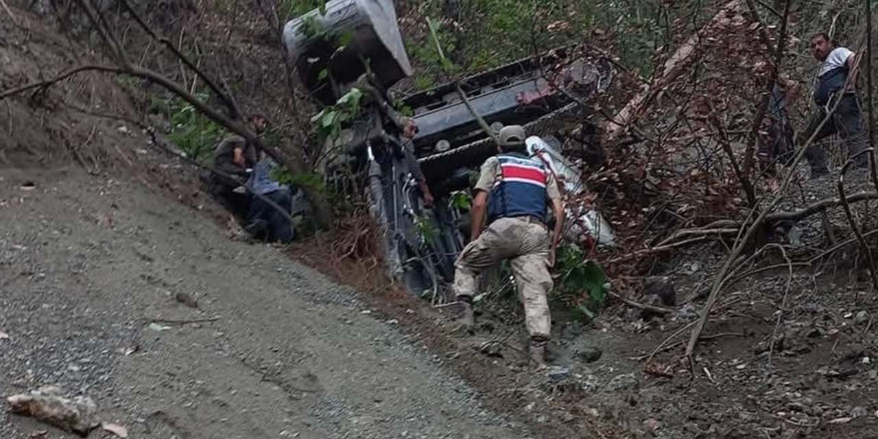 İş makinesi uçuruma yuvarlandı: Operatör hayatını kaybetti
