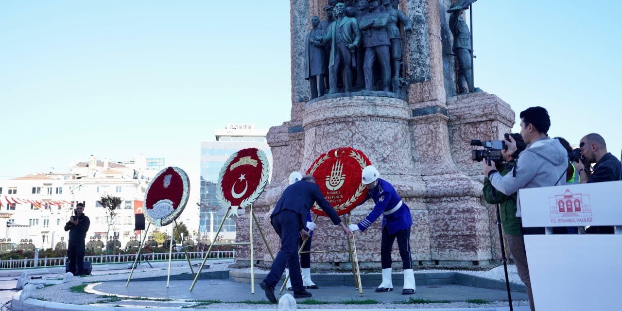 İstanbul'un Kurtuluşu’nun 102. yılı Taksim'de törenle kutlandı