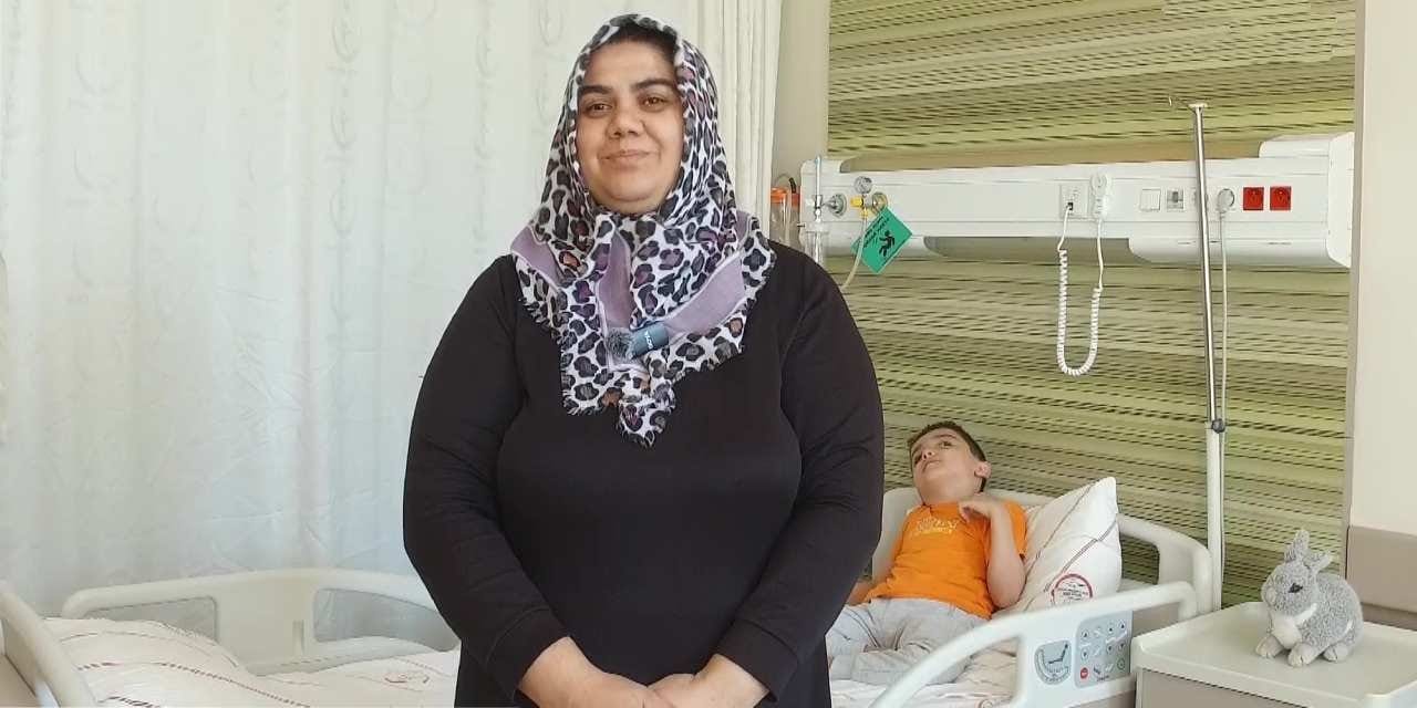 Doğumda beyin felci yaşayan 3 çocuğuna umutla bakıyor