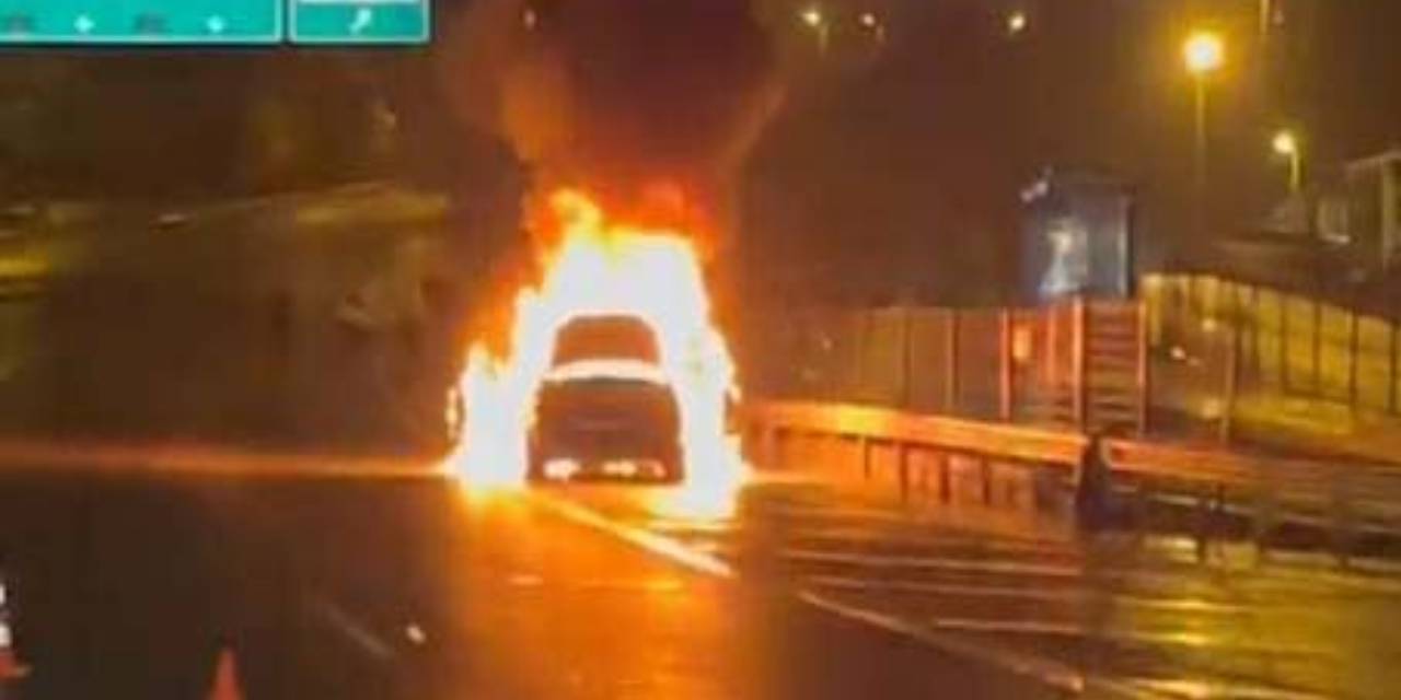 15 Temmuz Şehitler Köprüsü'nde yangın: Otomobil alev topuna döndü!