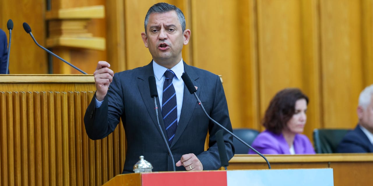 Özgür Özel AKP'nin 2026 asgari ücret teklifini açıkladı