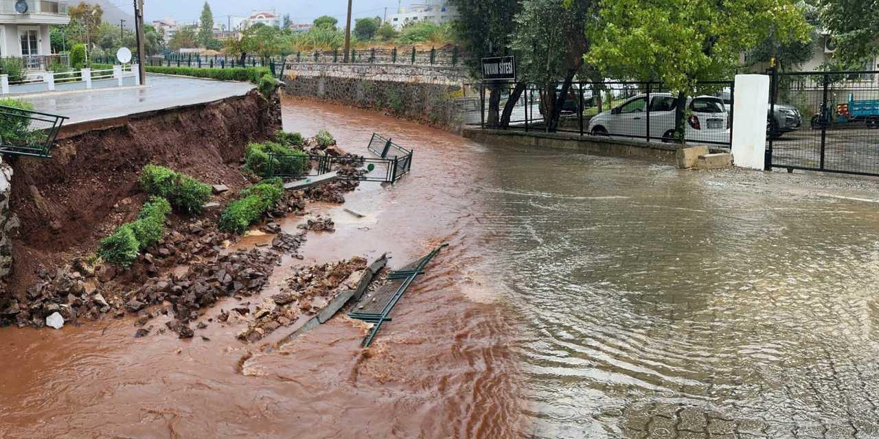 Meteoroloji dün uyarmıştı: Marmaris’i bugün sağanak vurdu