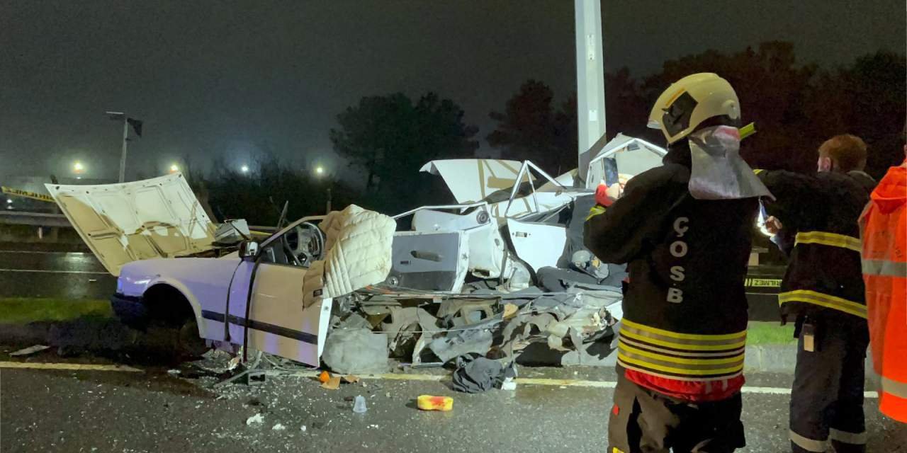 Feci kazada otomobili görenler dondu kaldı