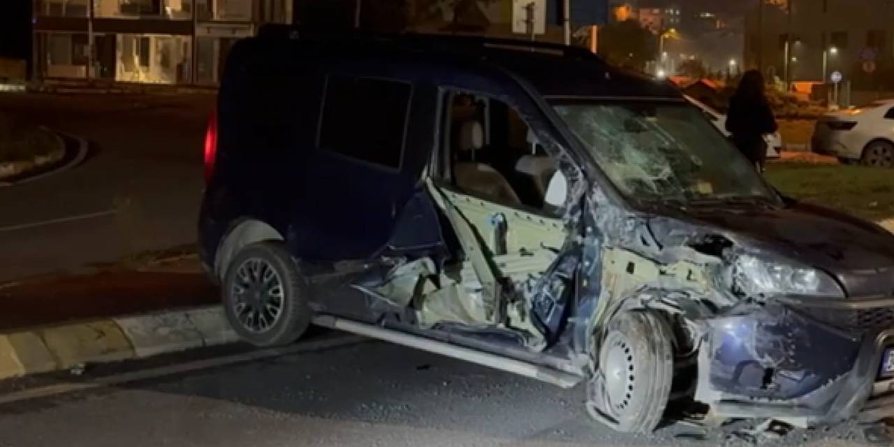 Park halindeki TIR'a çarptı: Aracını bırakıp olay yerini terk etti