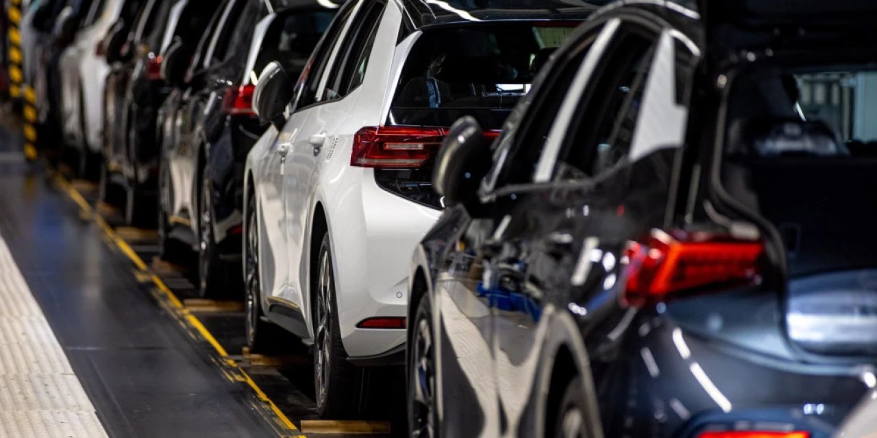 AB'nin hamlesi otomotiv sektöründe paniğe yol açtı: Hisse senetleri sert düşüş yaşadı, Alman devi çakıldı