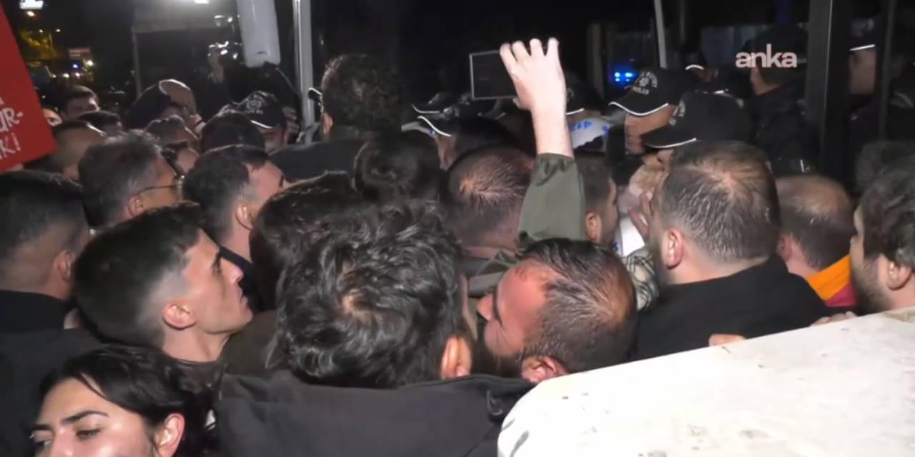 CHP'li gençlerin Adalet Bakanlığı yürüyüşüne polis engeli