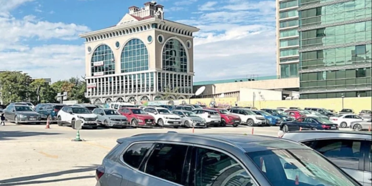 Tarihi ticaret binasının yerine 20 katlı iş merkezi