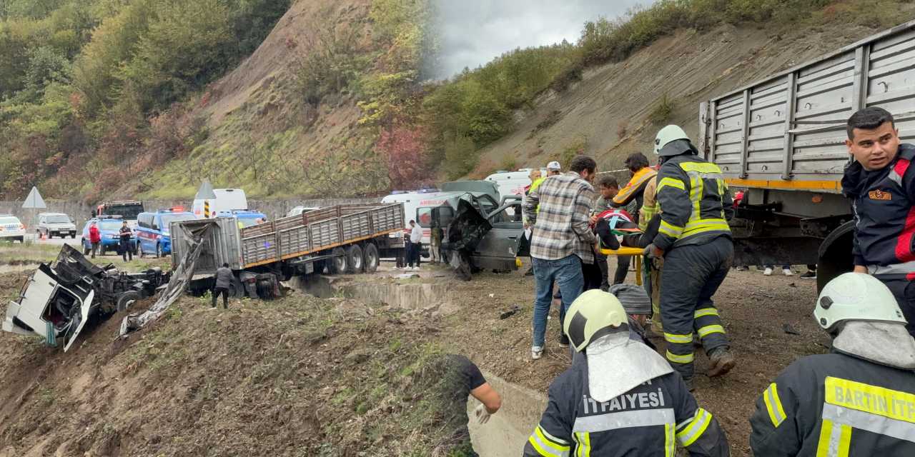 Bartın’da feci kaza! Kontrolden çıkan tır ile kafa kafaya çarpıştılar: 2 ölü