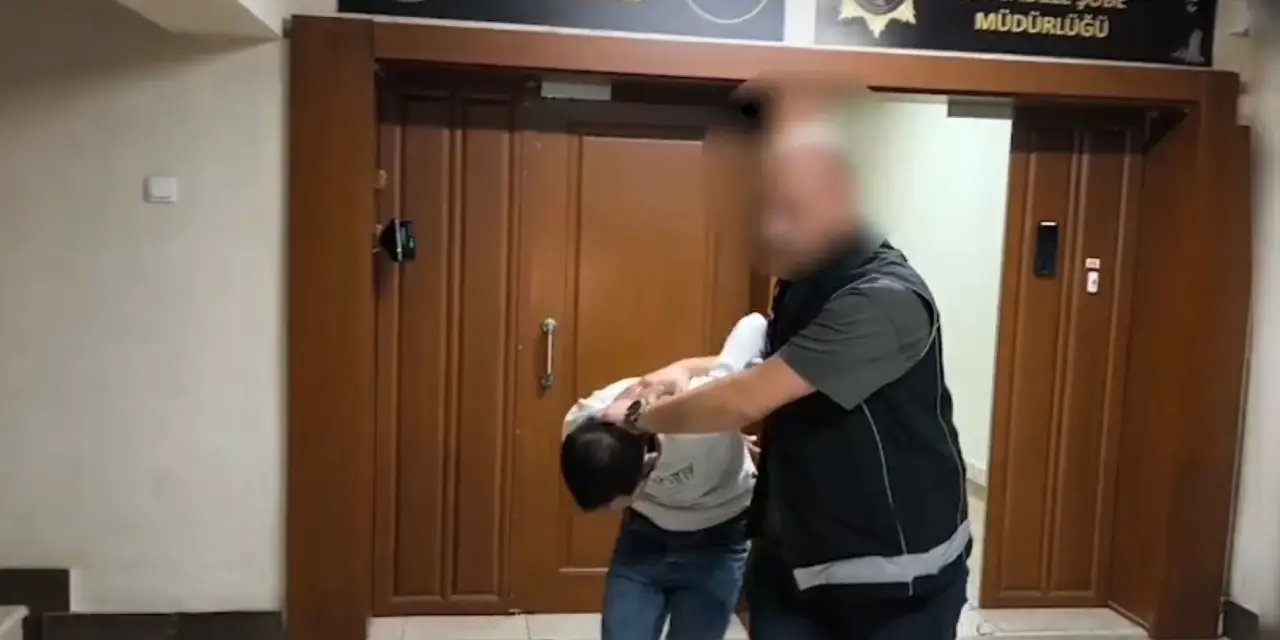 Otoyolda durdurulan otomobilden 100 kilo metamfetamin çıktı