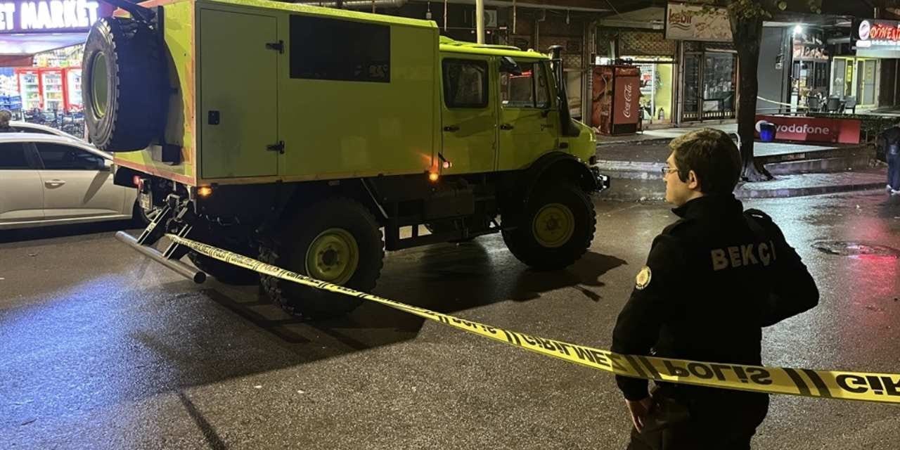 Elindeki jiletle çevresini tedirgin ederken öldürüldü