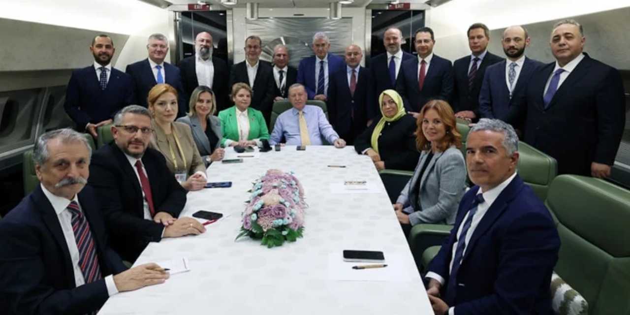 Akil annenin gazeteci kızı da Erdoğan'ın uçağındaydı