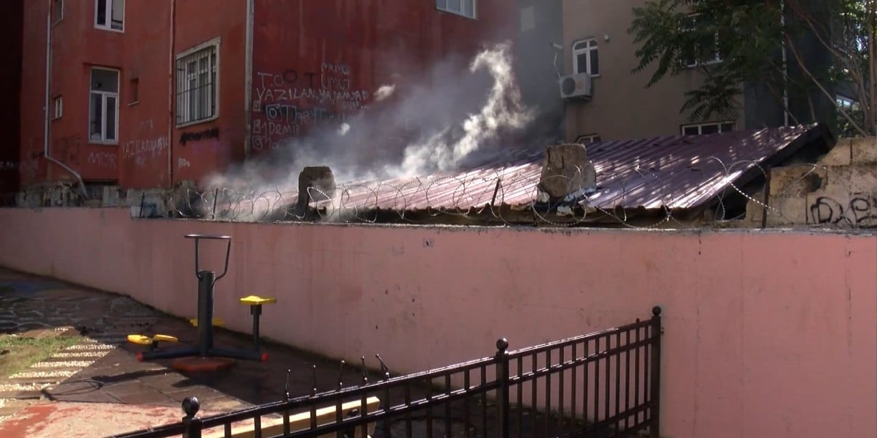 İstanbul'un göbeğinde gecekondular alev alev yandı
