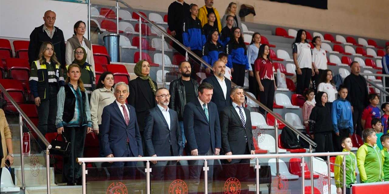 Şampiyonlar ödül aldı: Protokol boş kaldı