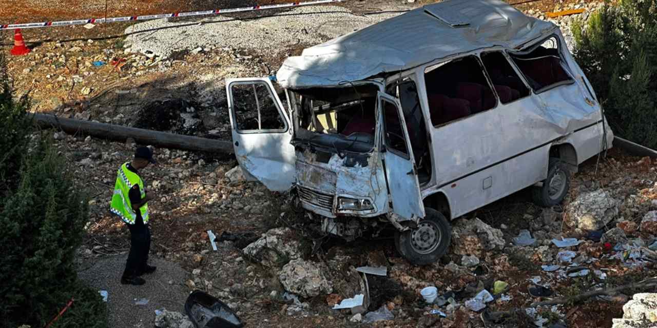 Tarım işçilerini taşıyan minibüs şarampole yuvarlanmıştı: Ölü sayısı 5'e çıktı