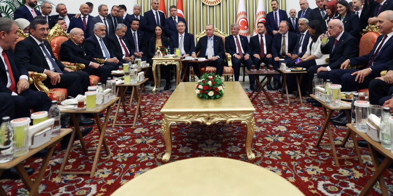 DEM Partili Oluç Erdoğan sorusunu yanıtladı! "Resepsiyondaki fotoğraf kurmaca mıydı?"