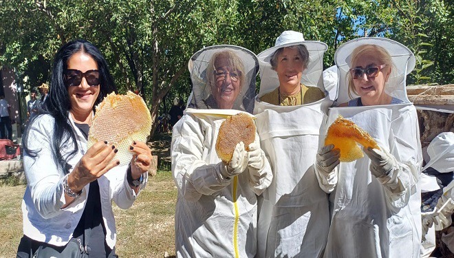 Giresun'dan geldiler Van'da hasat yaptılar