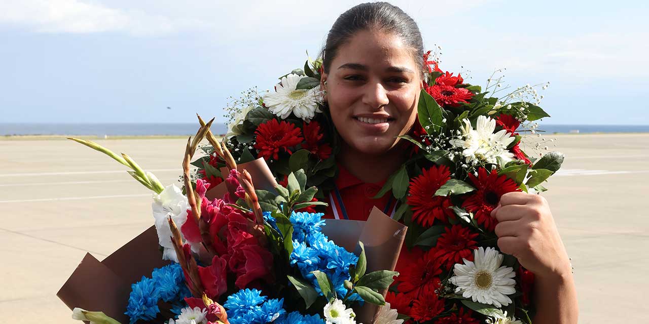 Şampiyon Havvanur Trabzon'da karşılandı