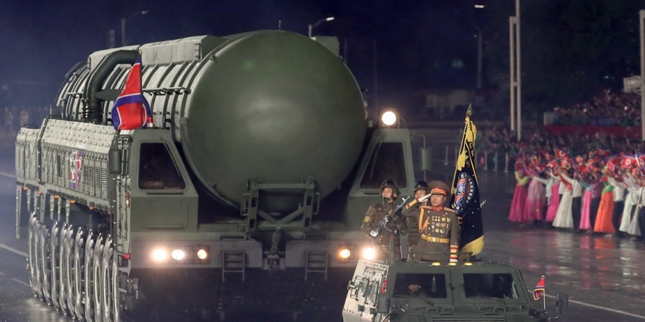 Kuzey Kore ABD’yi vurabilen füzesini tanıttı