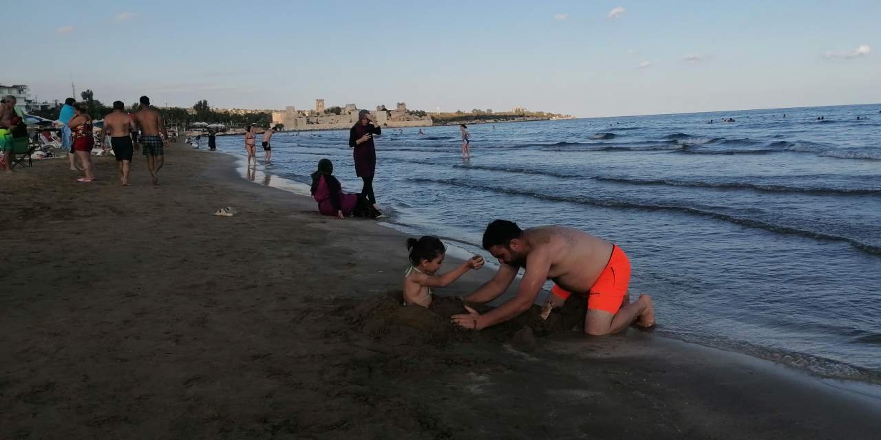 Mersin'de iki mevsim bir arada: Toroslar'da kar sahilde deniz keyfi