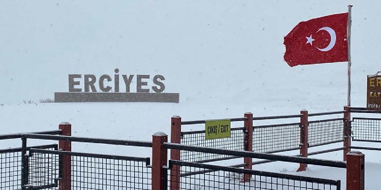 Erciyes beyaza büründü