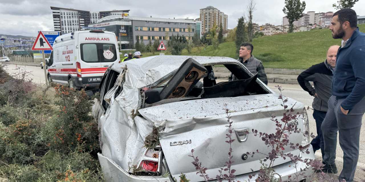 Kastamonu'da feci kaza! Otomobil karşı şeride devrildi