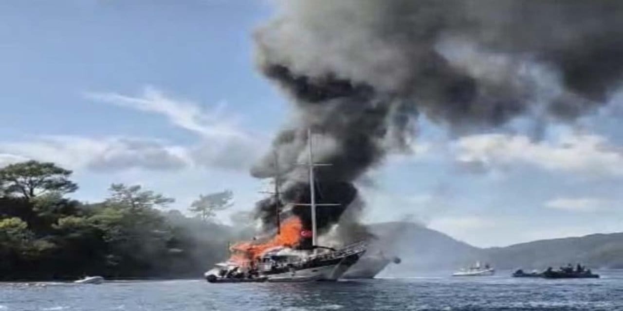 Yassıada açıklarındaki teknede feci yangın