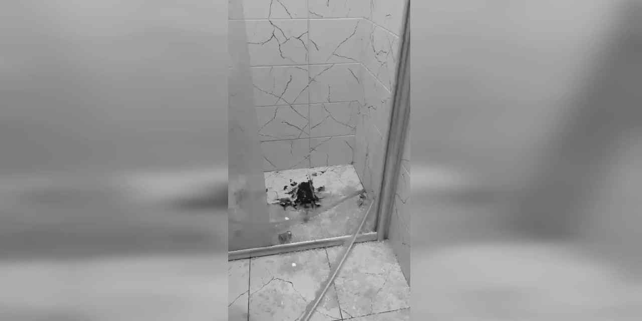 Öğrenci yurdunda duş kabini patladı