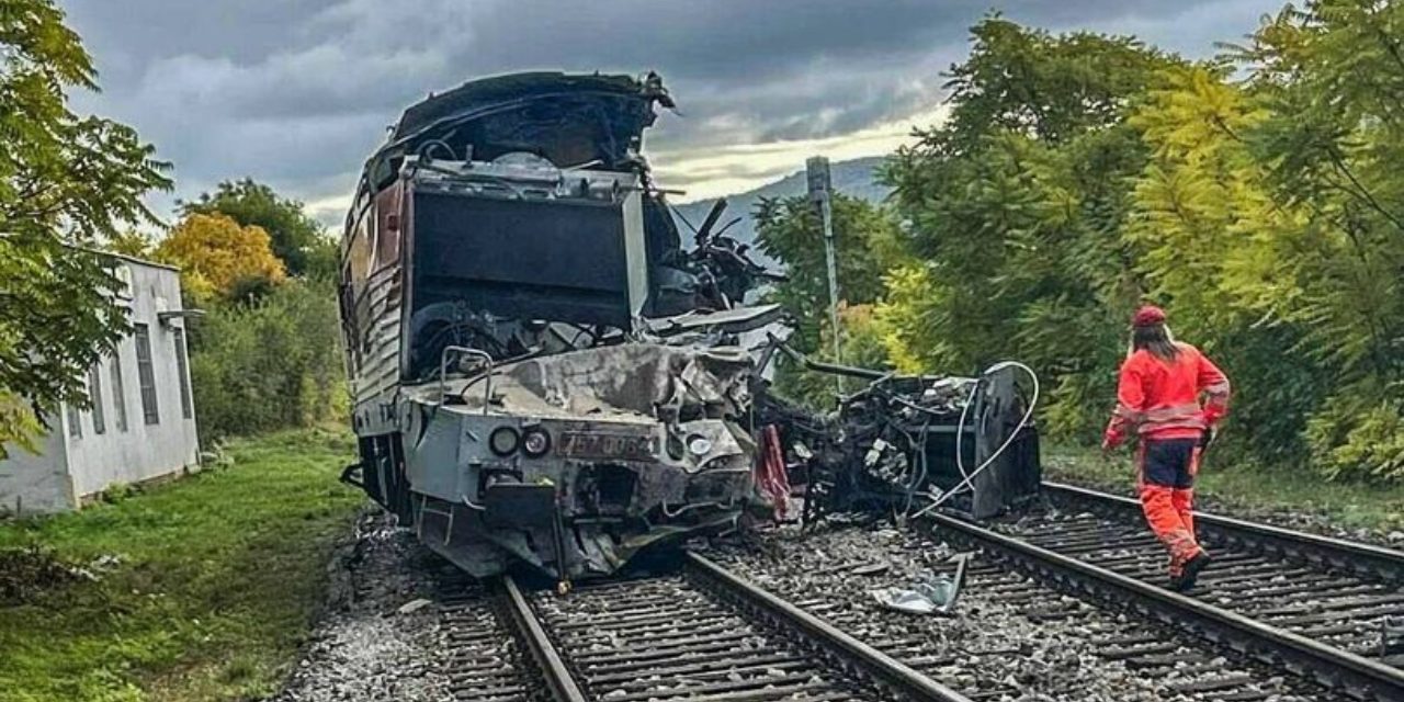 Hızlı trenler çarpıştı: Çok sayıda yaralı var