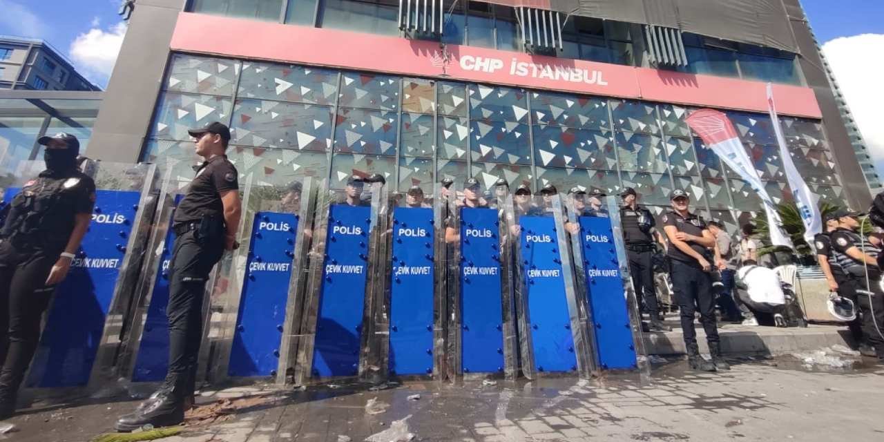 CHP İstanbul İl Başkanlığındaki ablukayı paylaşmanın cezası belli oldu
