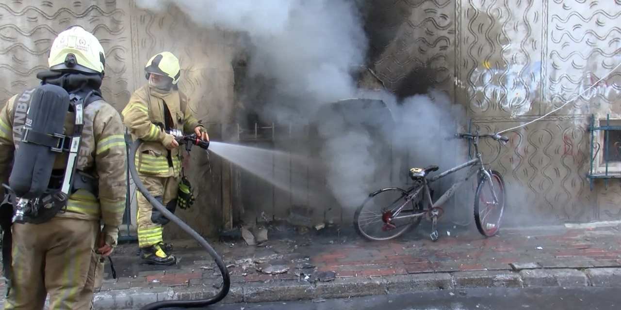 Esenler'de bir binanın bodrum katında yangın çıktı