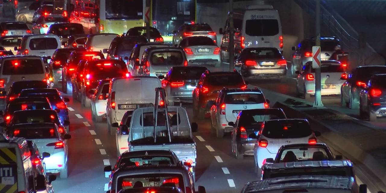 Çilesi bitmiyor: Trafik yoğunluğu yüzde 80 oldu!