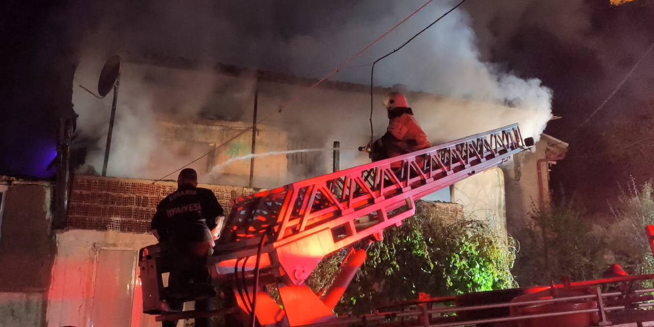 Kütahya'da ahşap evde yangın!