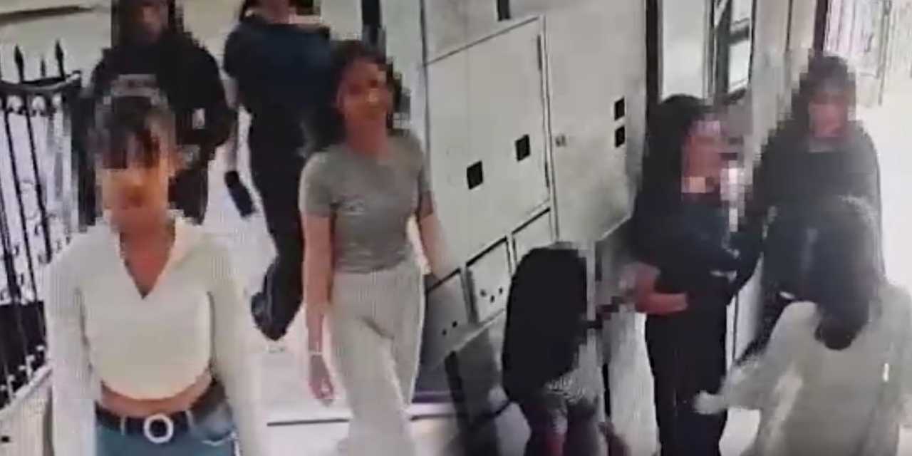 Konya’da akılalmaz olay! Küçücük çocuklar makyajlarını beğenmedi diye bıçakla kapısına dayandı