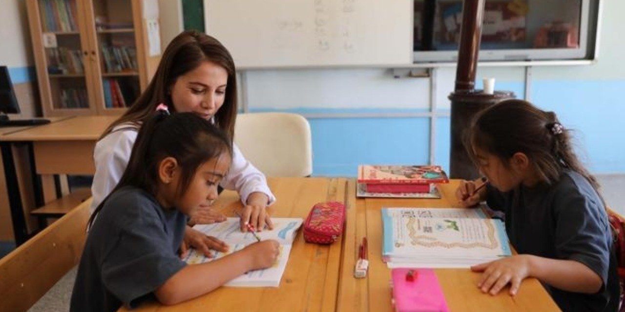 Gaziantep'te tek derslikli okul iki öğrenciyle eğitime devam ediyor