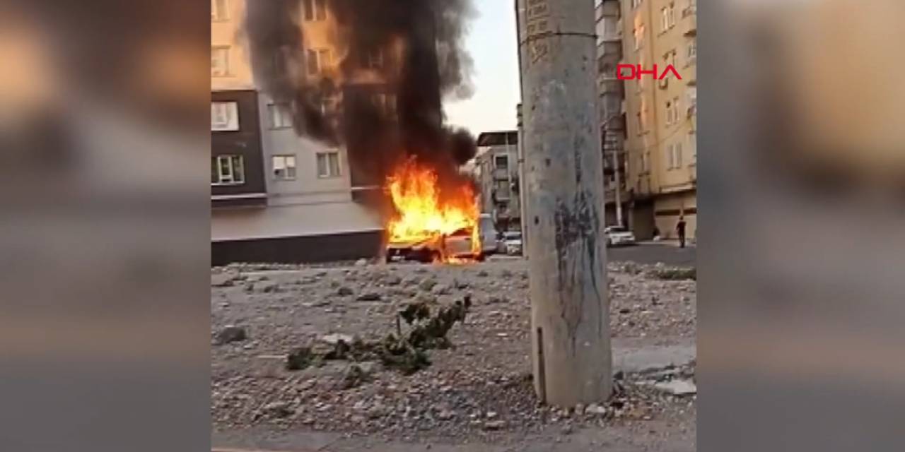 Park halindeki araç alev alev yandı: O anlar kamerada