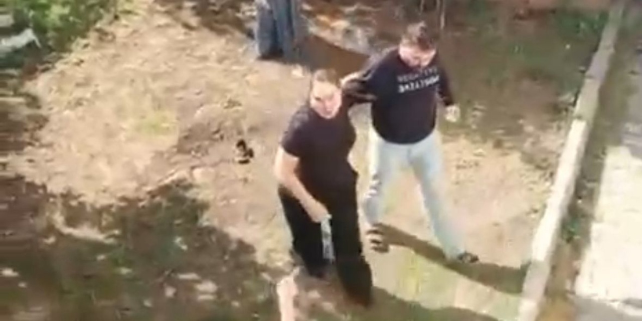 Annesi ve kız kardeşine saldırdı! 2 kadın çaresizce yardım istedi