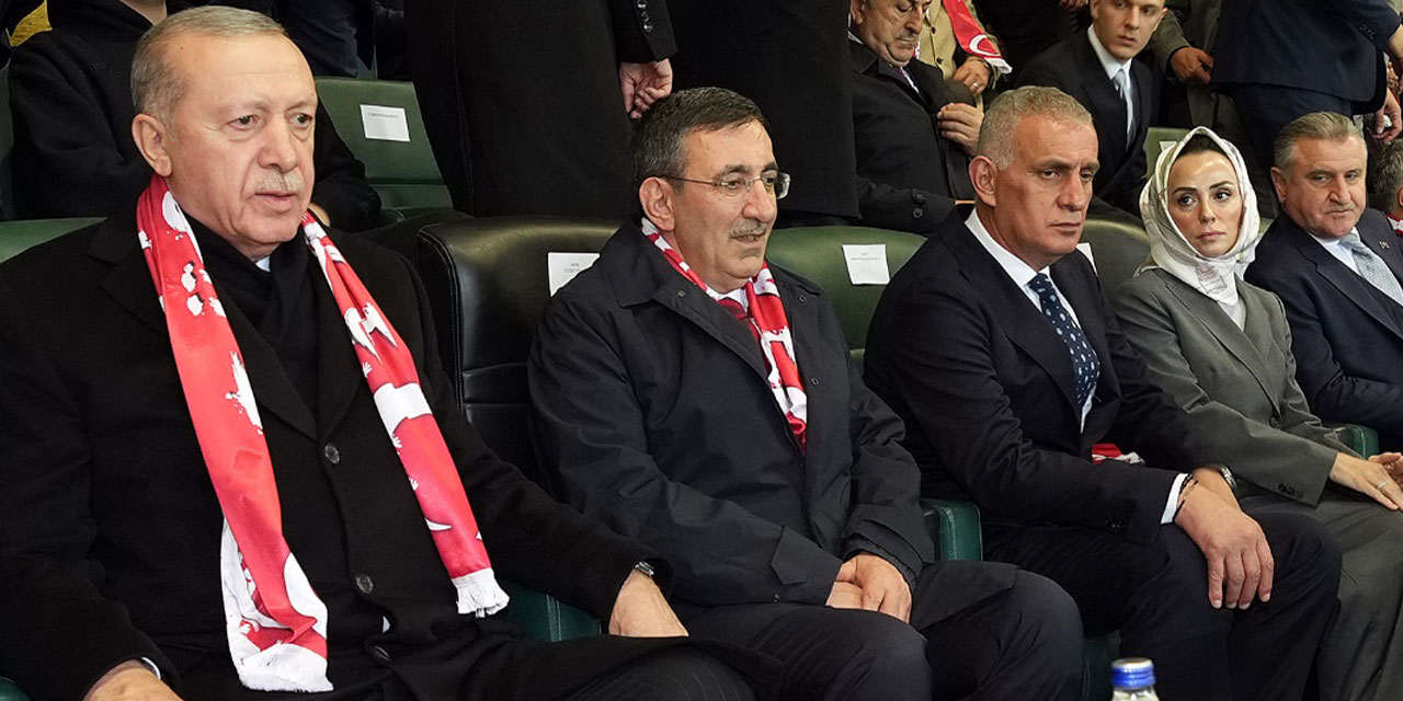 Milli maç öncesi protokol krizi: Hacıosmanoğlu yırtıp attı