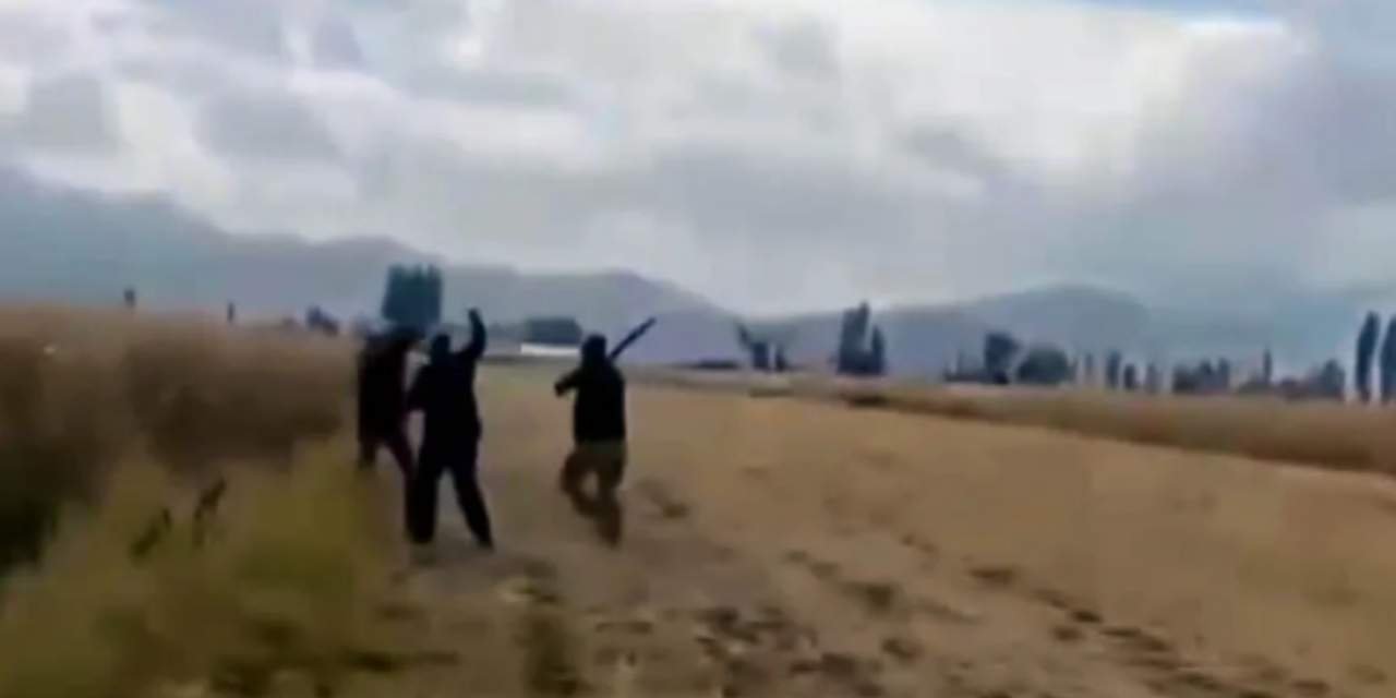 11 yaşındaki çocuğun gözü önünde vahşet: Babasını tüfek dipçiğiyle dövdüler