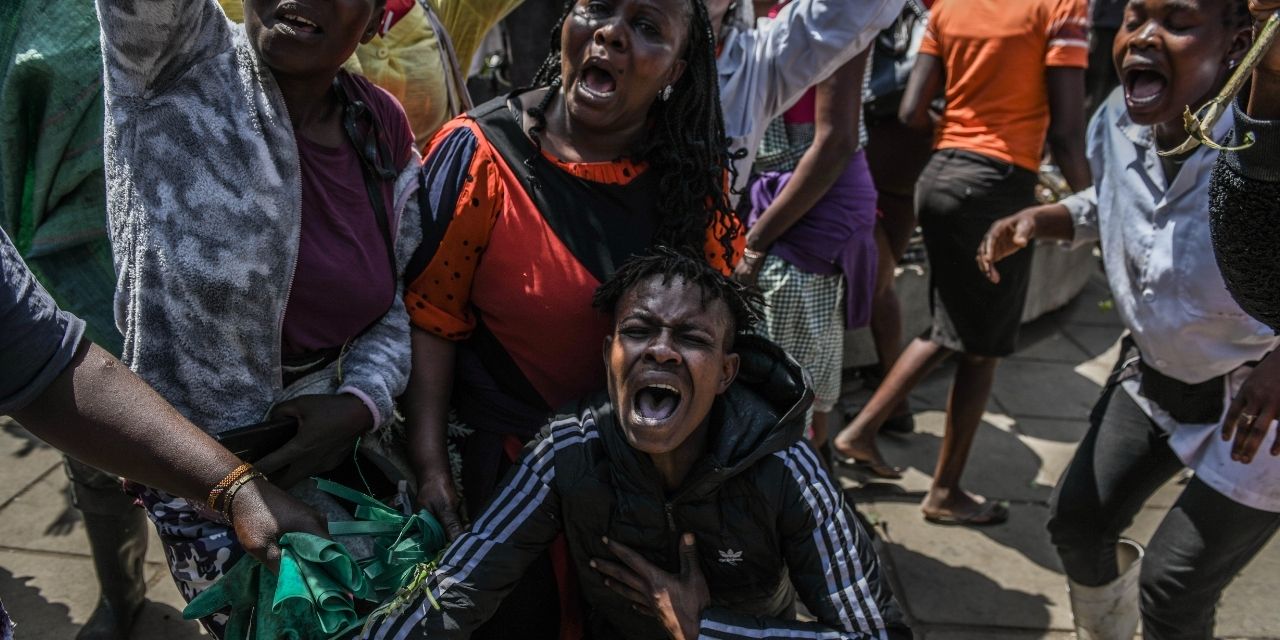 Eski başbakan öldü: Halk sokağa döküldü