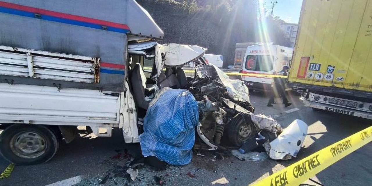 Kamyonet TIR'a arkadan çarptı: Ölü ve yaralılar var!