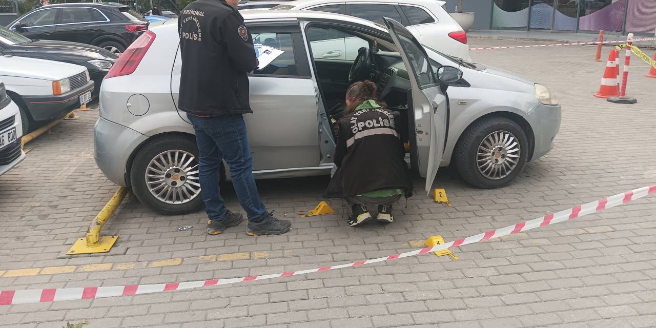 Kafe müdürüne AVM otoparkında silahlı saldırı